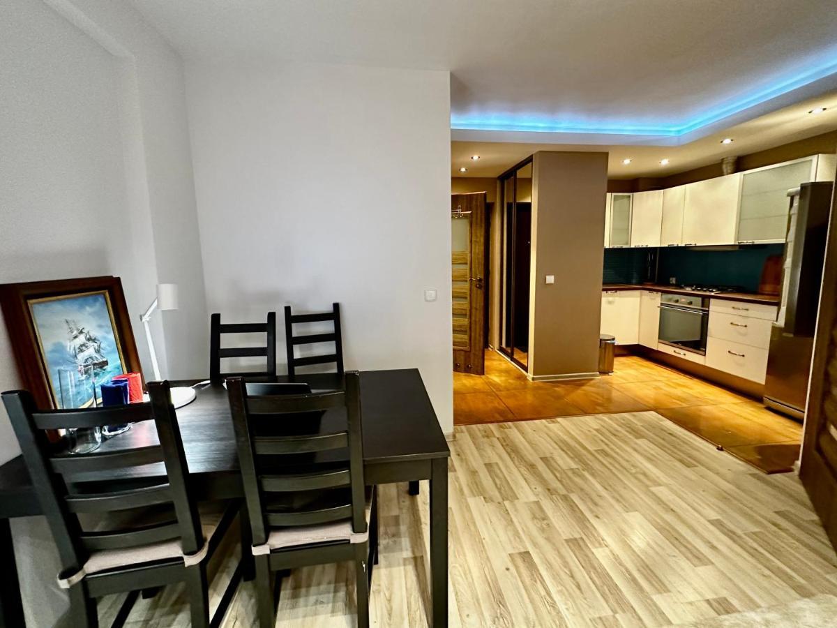 Decor 3 Metro Fast Wifi 1Gbs 80'Tv Hbo Disney Appletv Warsaw Luaran gambar