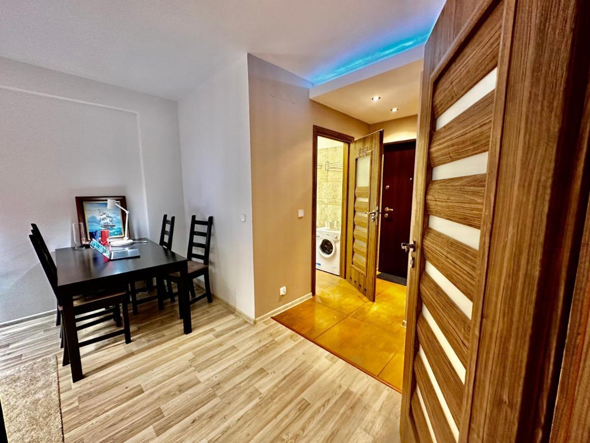 Decor 3 Metro Fast Wifi 1Gbs 80'Tv Hbo Disney Appletv Warsaw Luaran gambar
