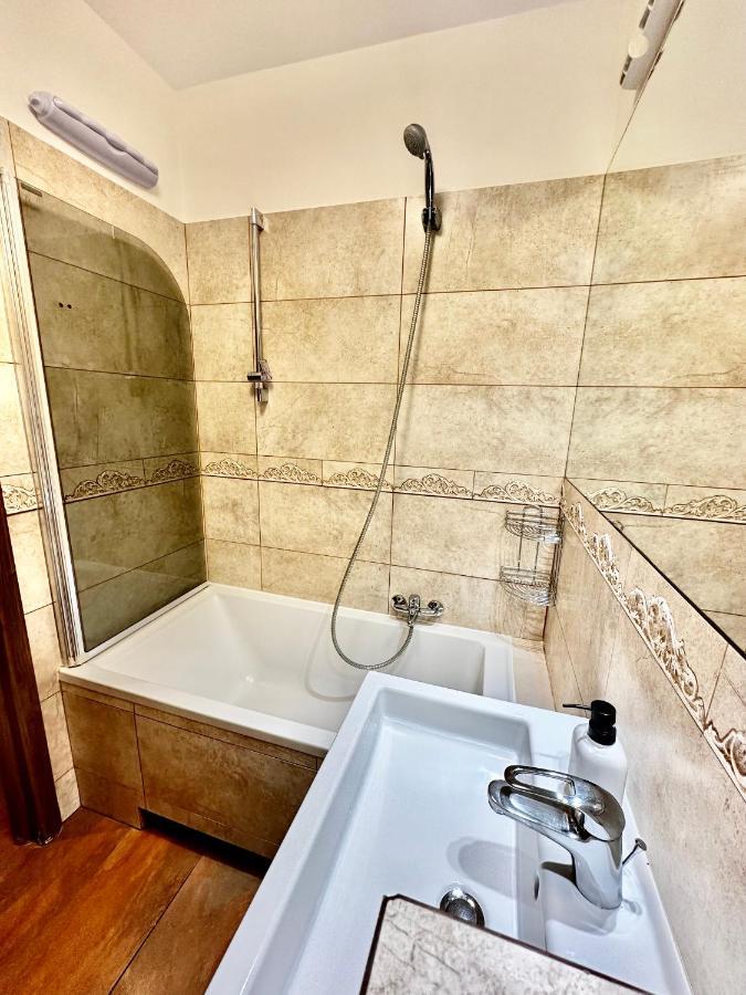 Decor 3 Metro Fast Wifi 1Gbs 80'Tv Hbo Disney Appletv Warsaw Luaran gambar