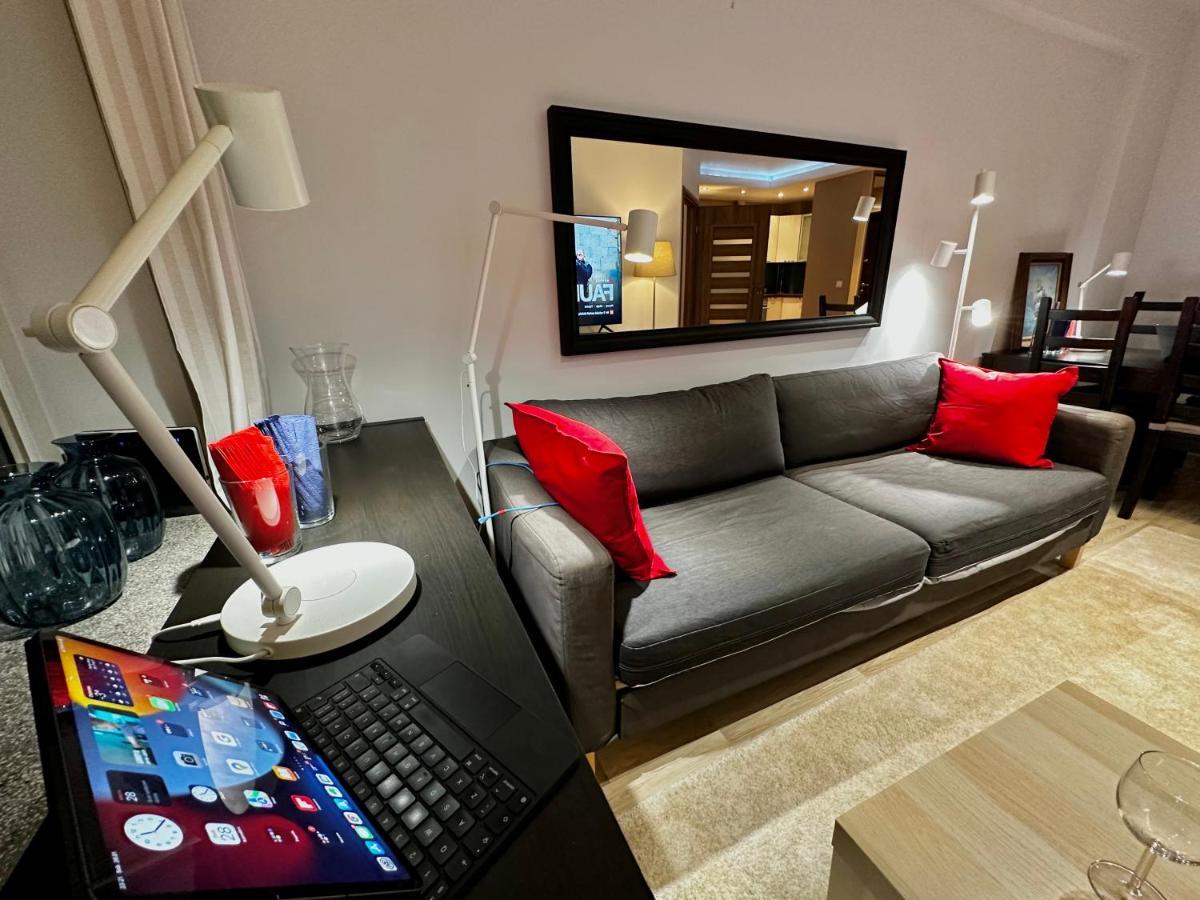 Decor 3 Metro Fast Wifi 1Gbs 80'Tv Hbo Disney Appletv Warsaw Luaran gambar