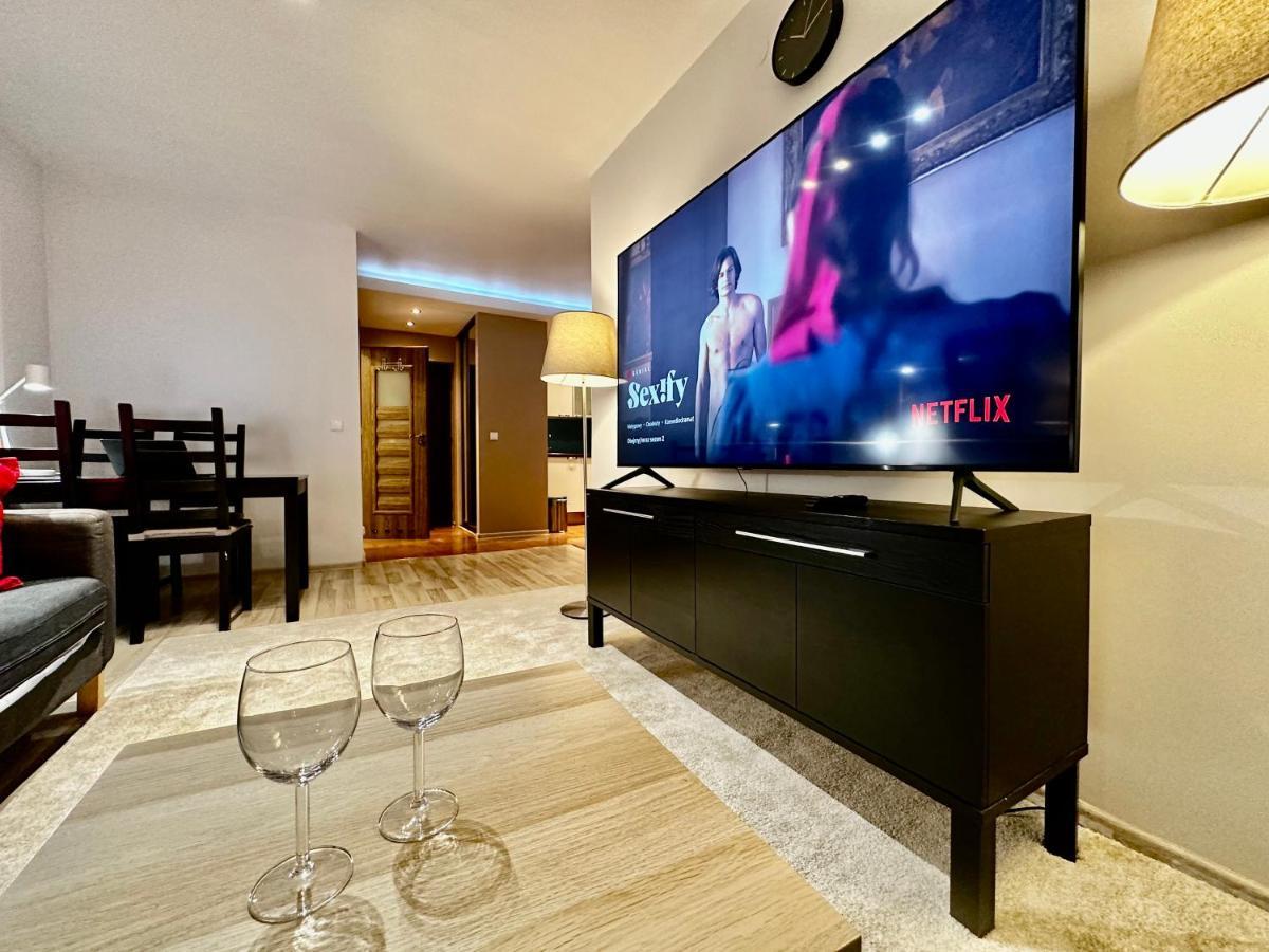 Decor 3 Metro Fast Wifi 1Gbs 80'Tv Hbo Disney Appletv Warsaw Luaran gambar