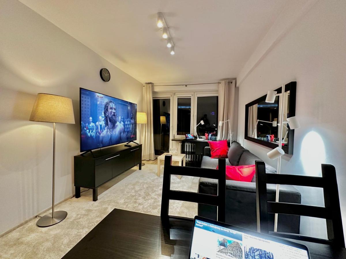 Decor 3 Metro Fast Wifi 1Gbs 80'Tv Hbo Disney Appletv Warsaw Luaran gambar
