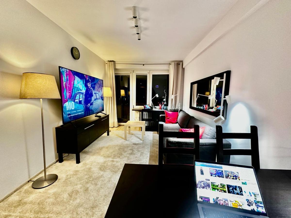 Decor 3 Metro Fast Wifi 1Gbs 80'Tv Hbo Disney Appletv Warsaw Luaran gambar