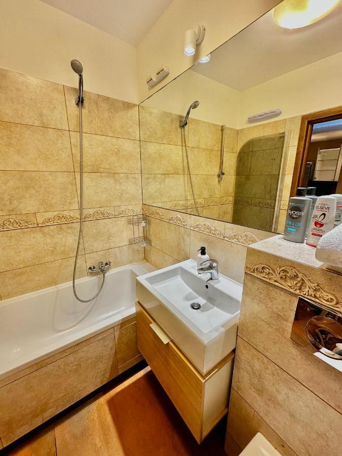 Decor 3 Metro Fast Wifi 1Gbs 80'Tv Hbo Disney Appletv Warsaw Luaran gambar