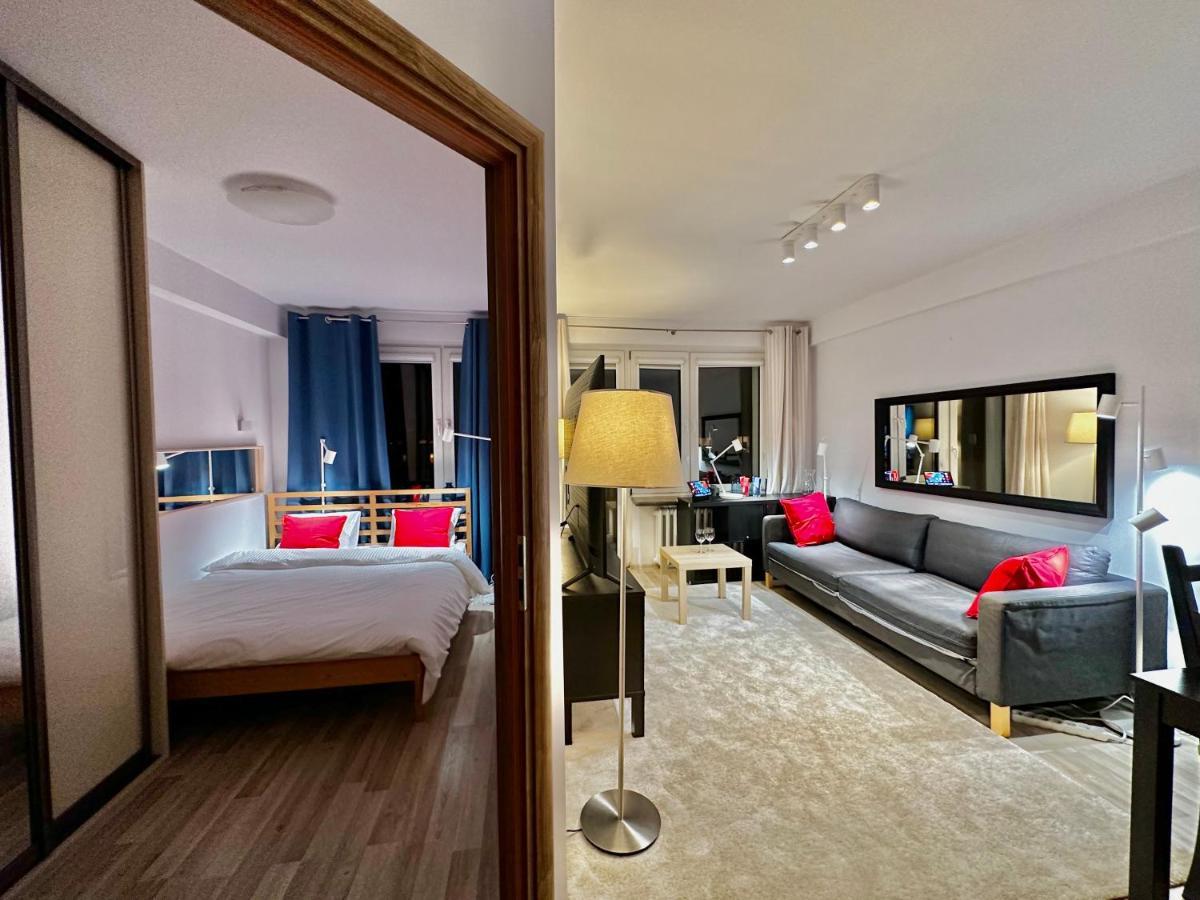 Decor 3 Metro Fast Wifi 1Gbs 80'Tv Hbo Disney Appletv Warsaw Luaran gambar