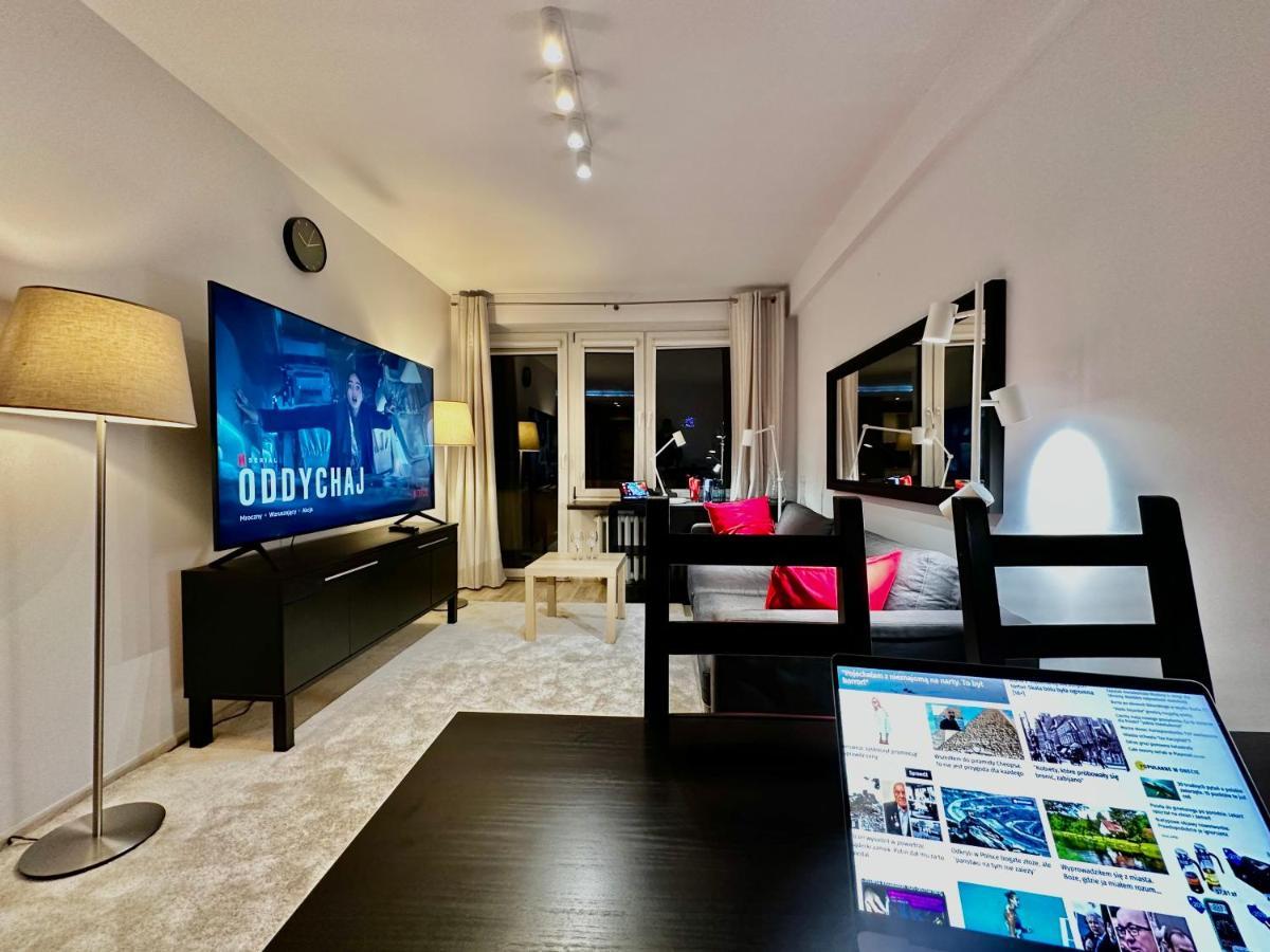 Decor 3 Metro Fast Wifi 1Gbs 80'Tv Hbo Disney Appletv Warsaw Luaran gambar